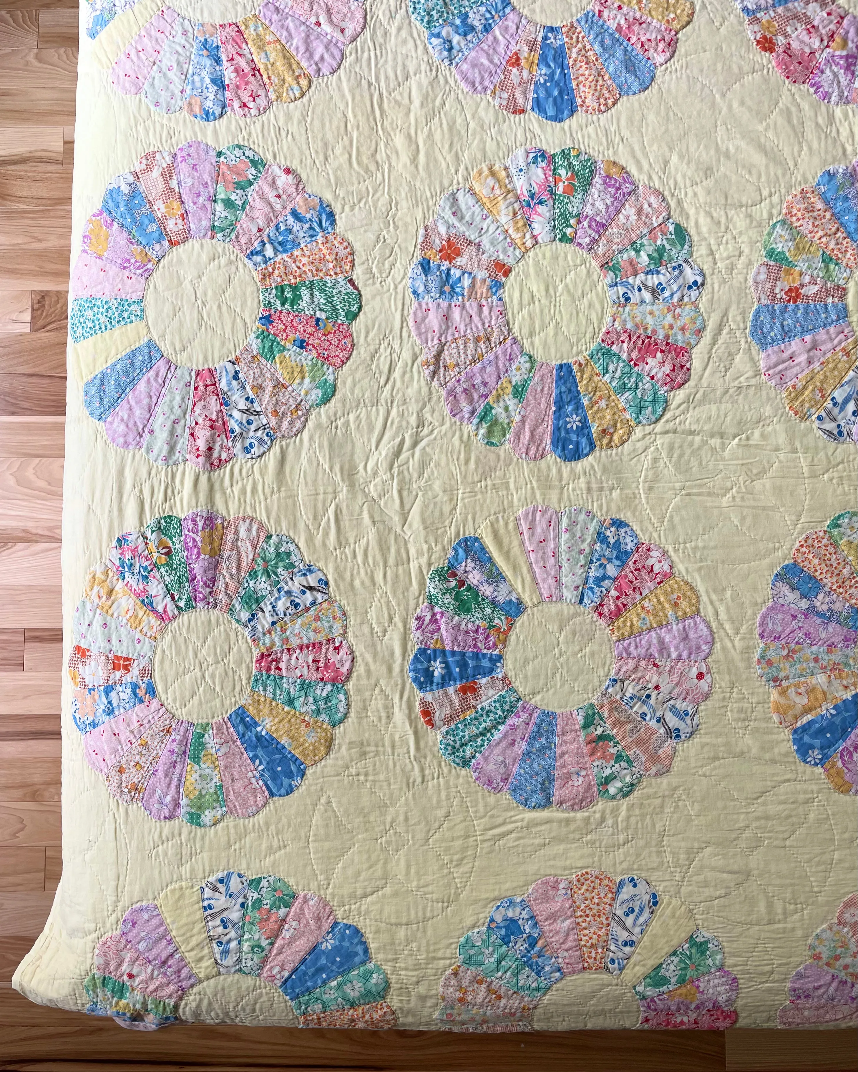 Vintage 1930s Dresden Plate Quilt