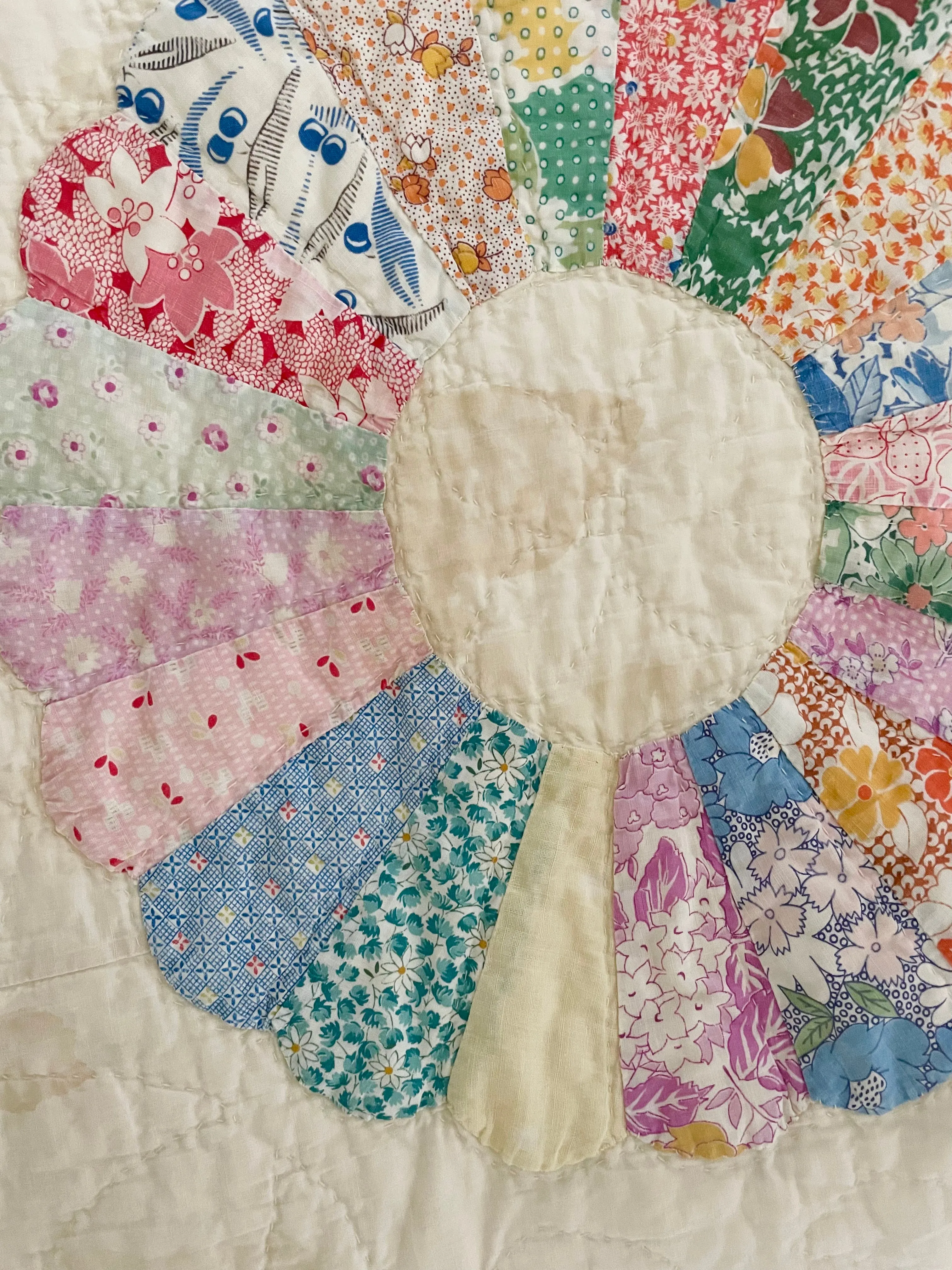 Vintage 1930s Dresden Plate Quilt