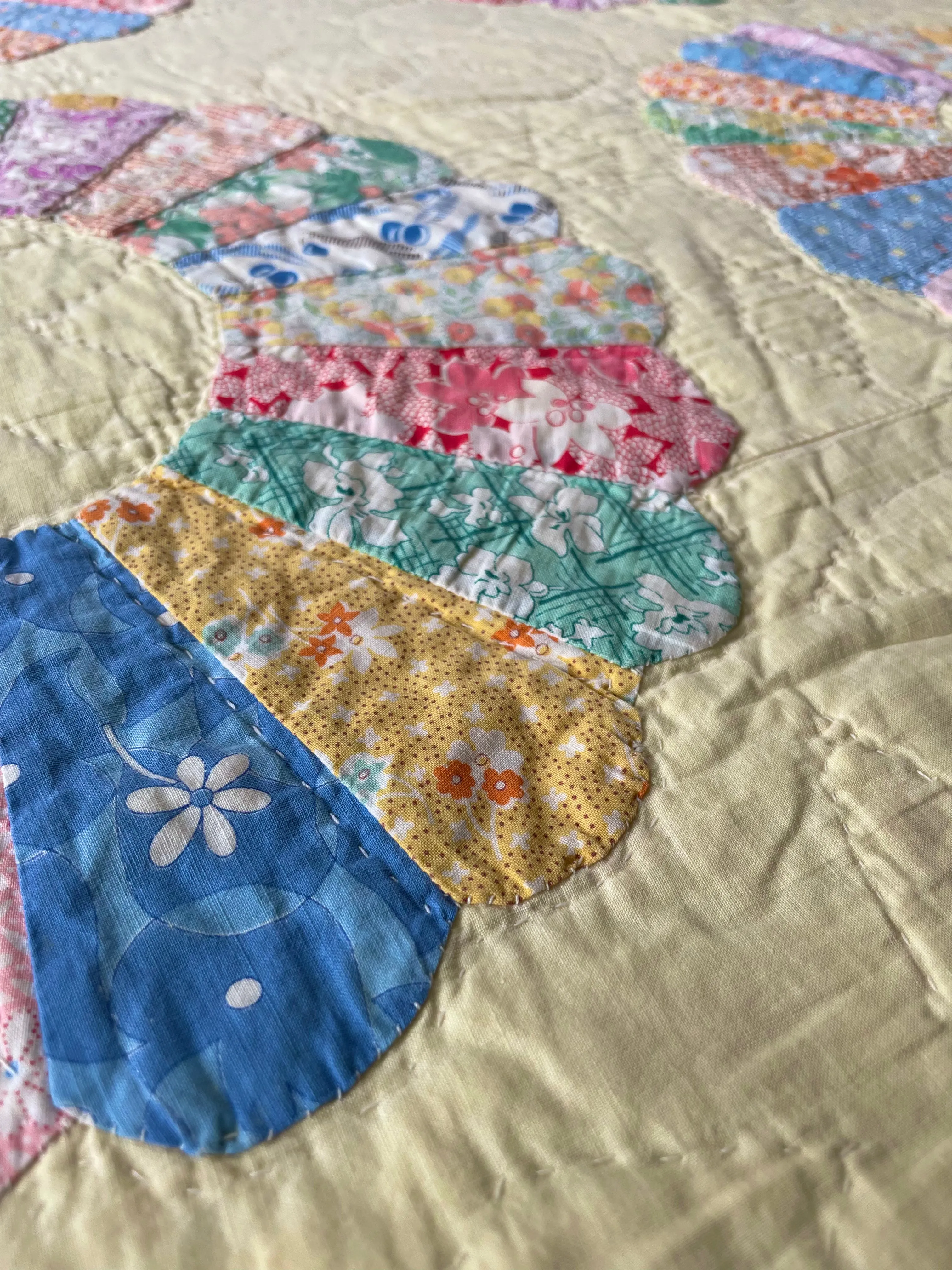 Vintage 1930s Dresden Plate Quilt