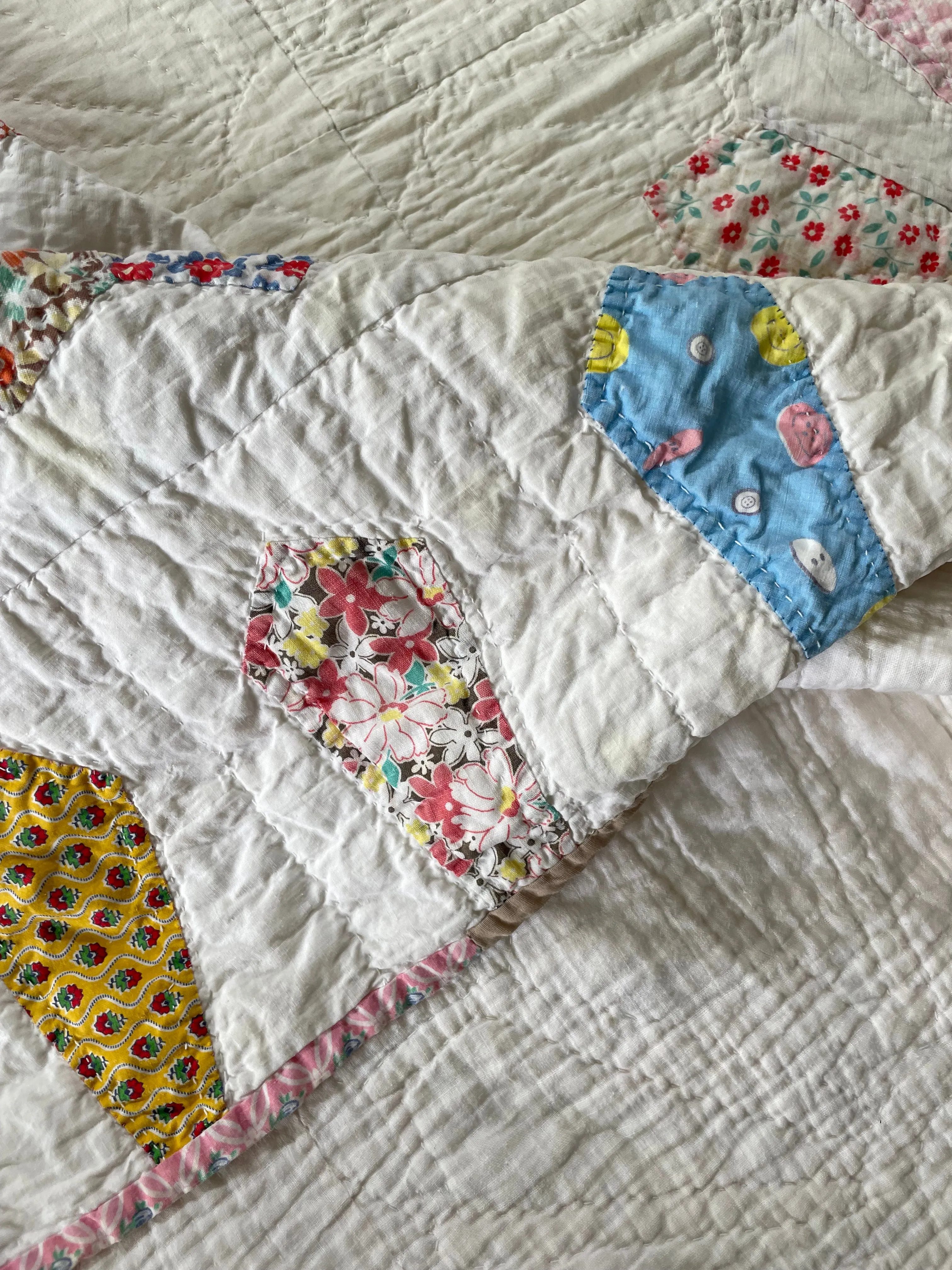 Vintage 1940s Dresden Plate Quilt