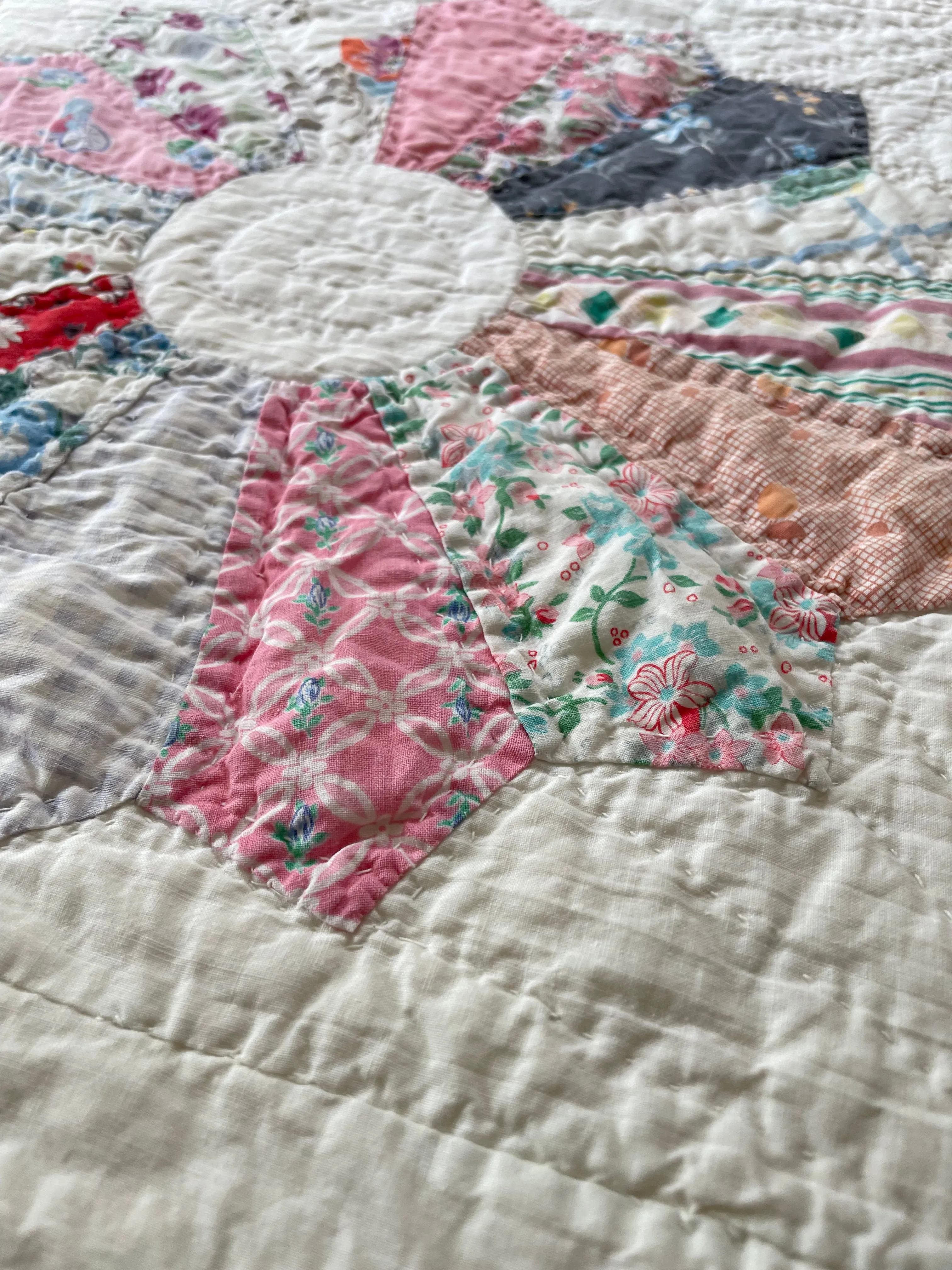 Vintage 1940s Dresden Plate Quilt