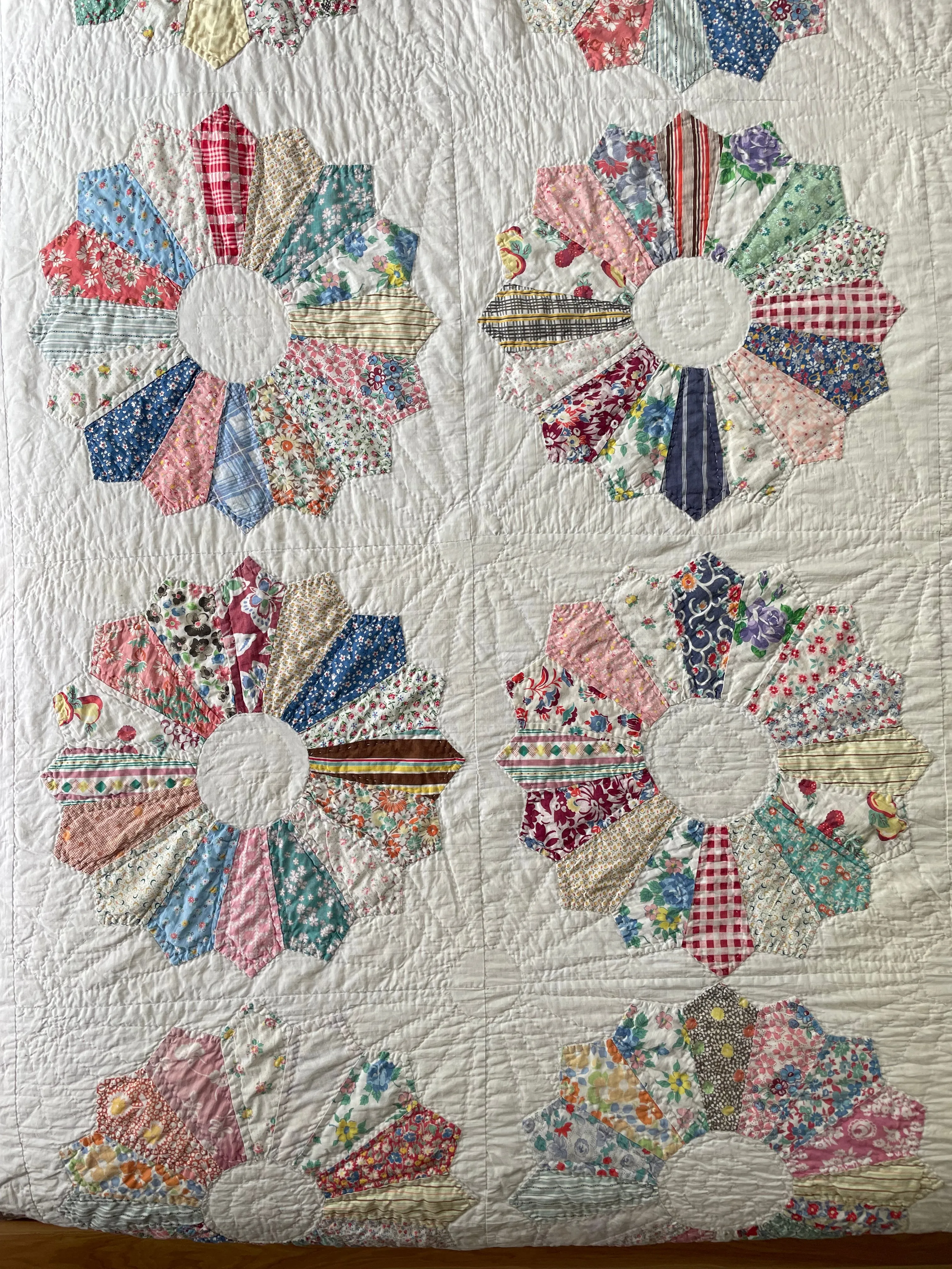 Vintage 1940s Dresden Plate Quilt