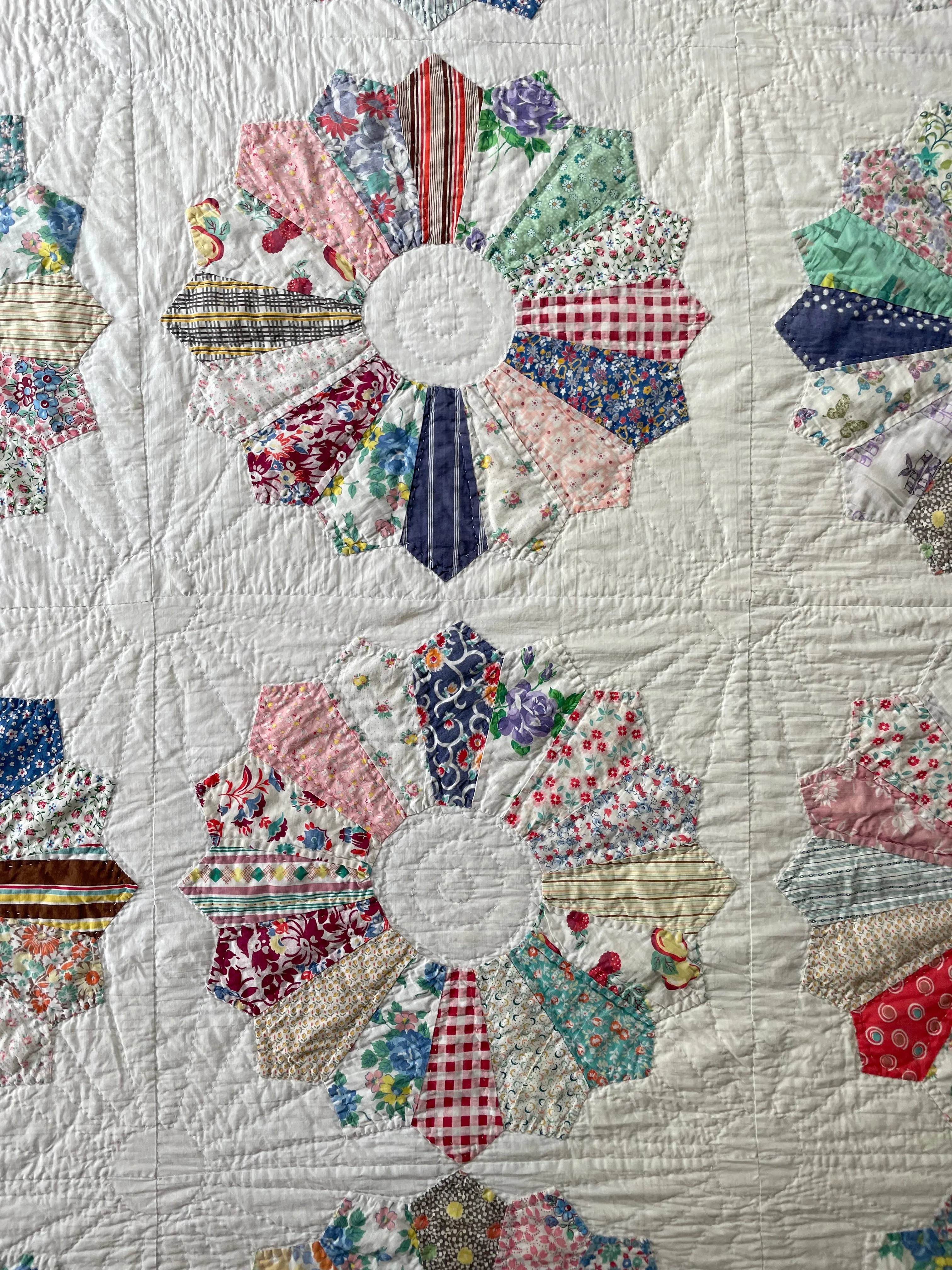 Vintage 1940s Dresden Plate Quilt