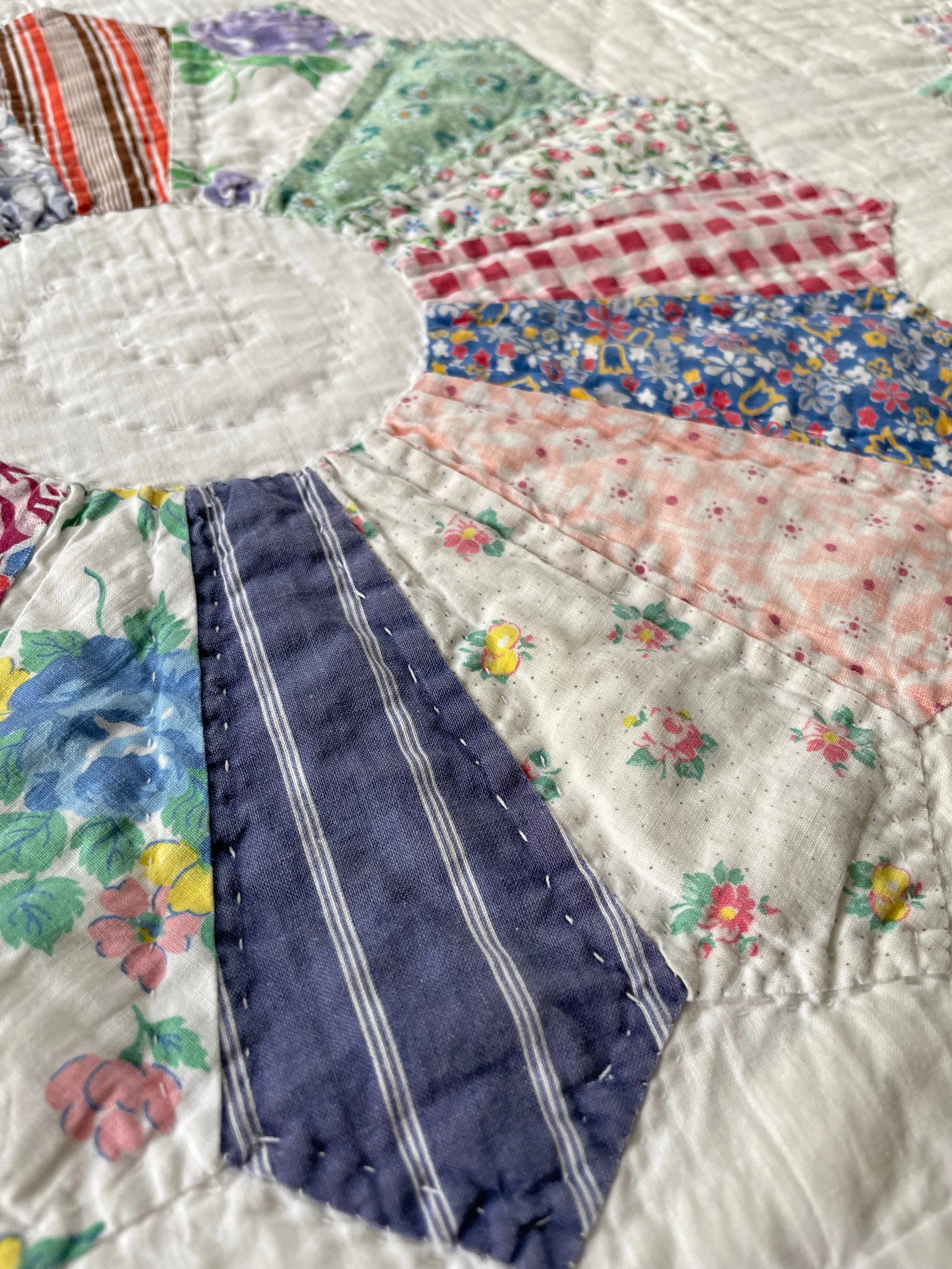 Vintage 1940s Dresden Plate Quilt