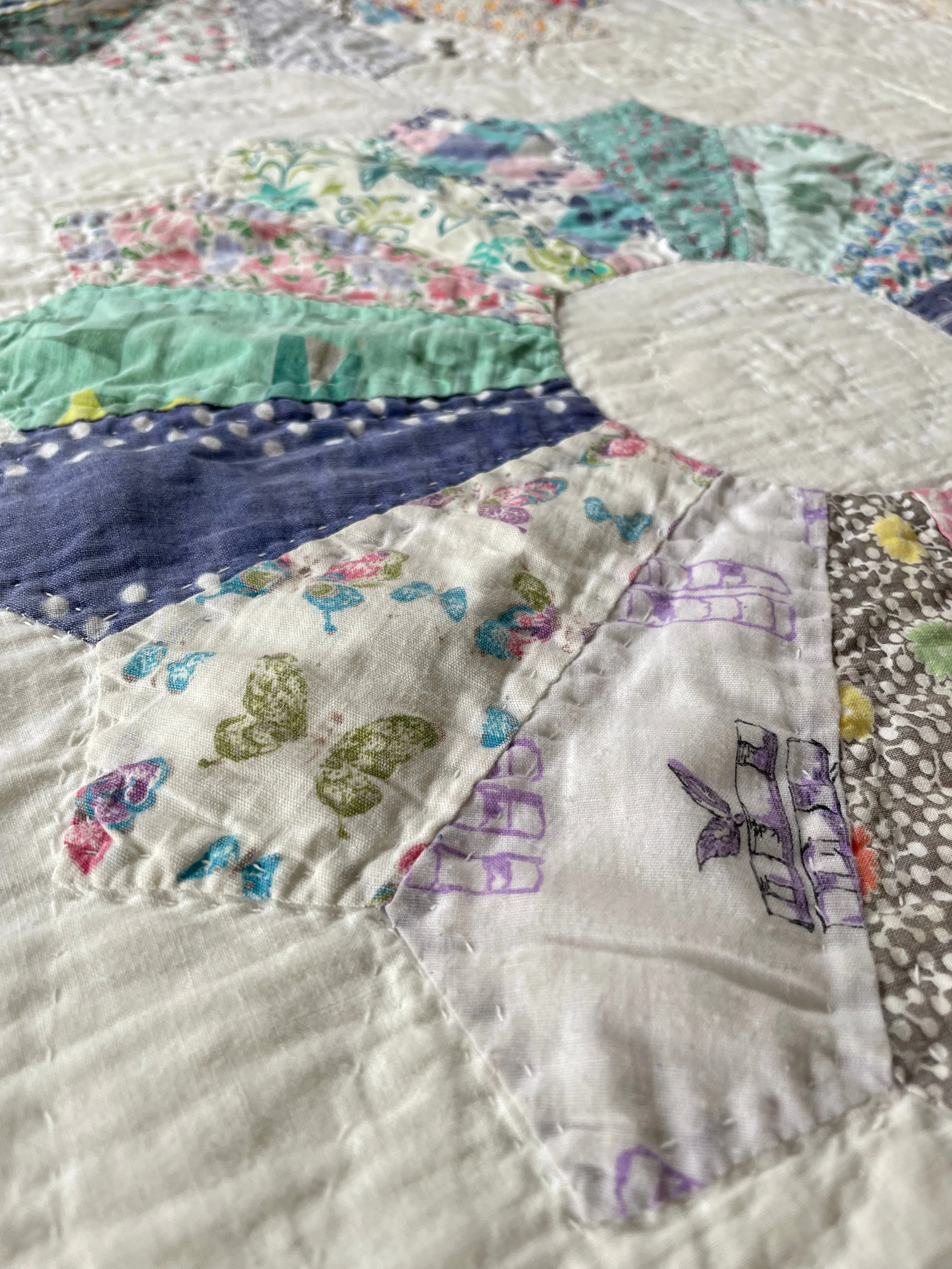 Vintage 1940s Dresden Plate Quilt