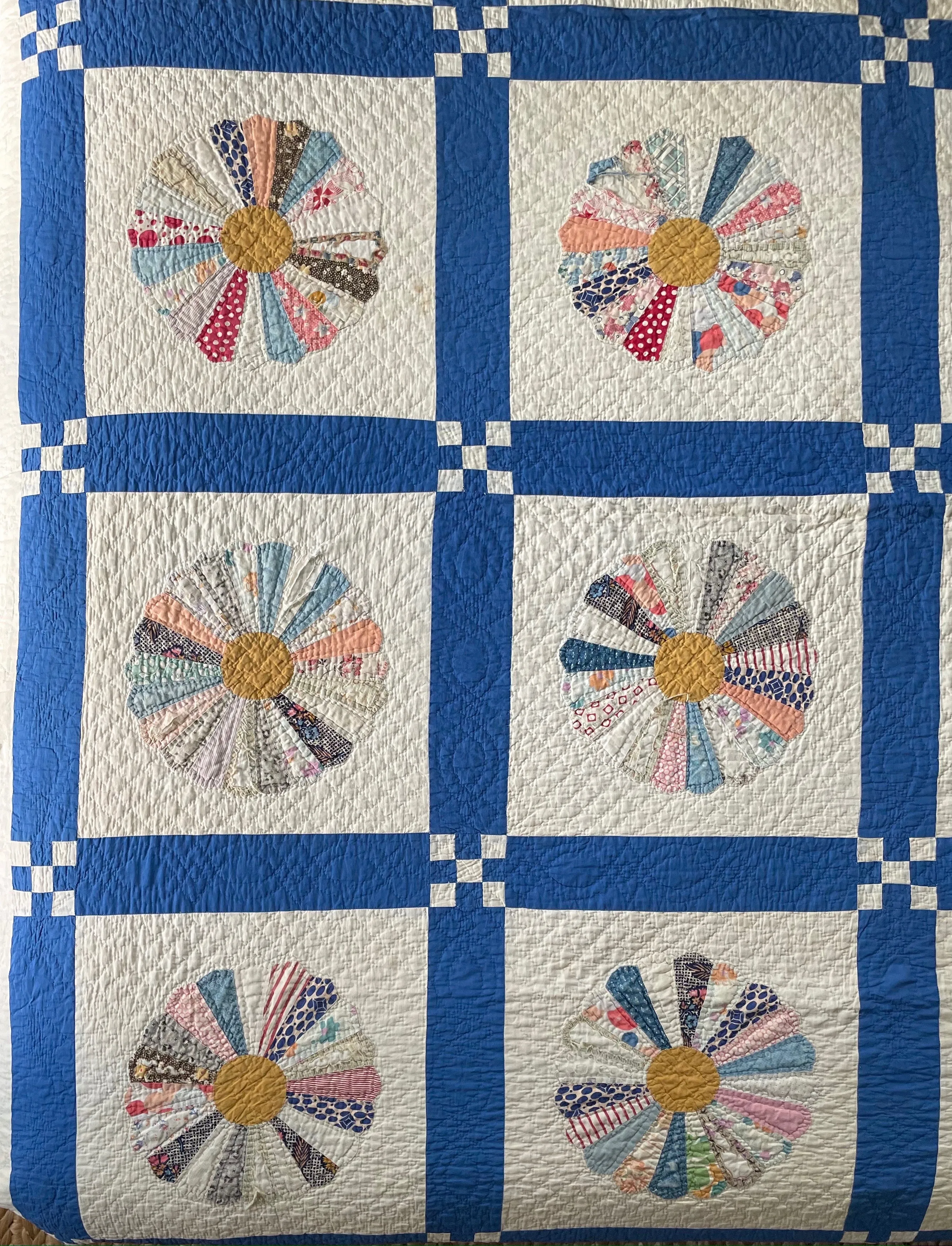 Vintage Dresden Plate Quilt