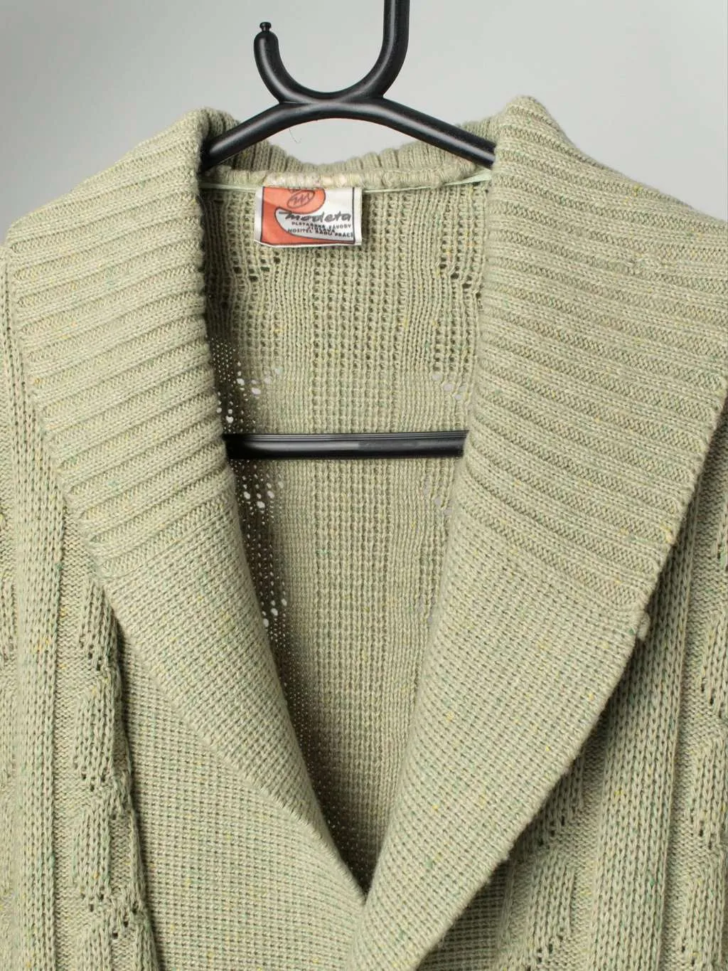 Vintage men’s pastel green knitted wool cardigan – Medium