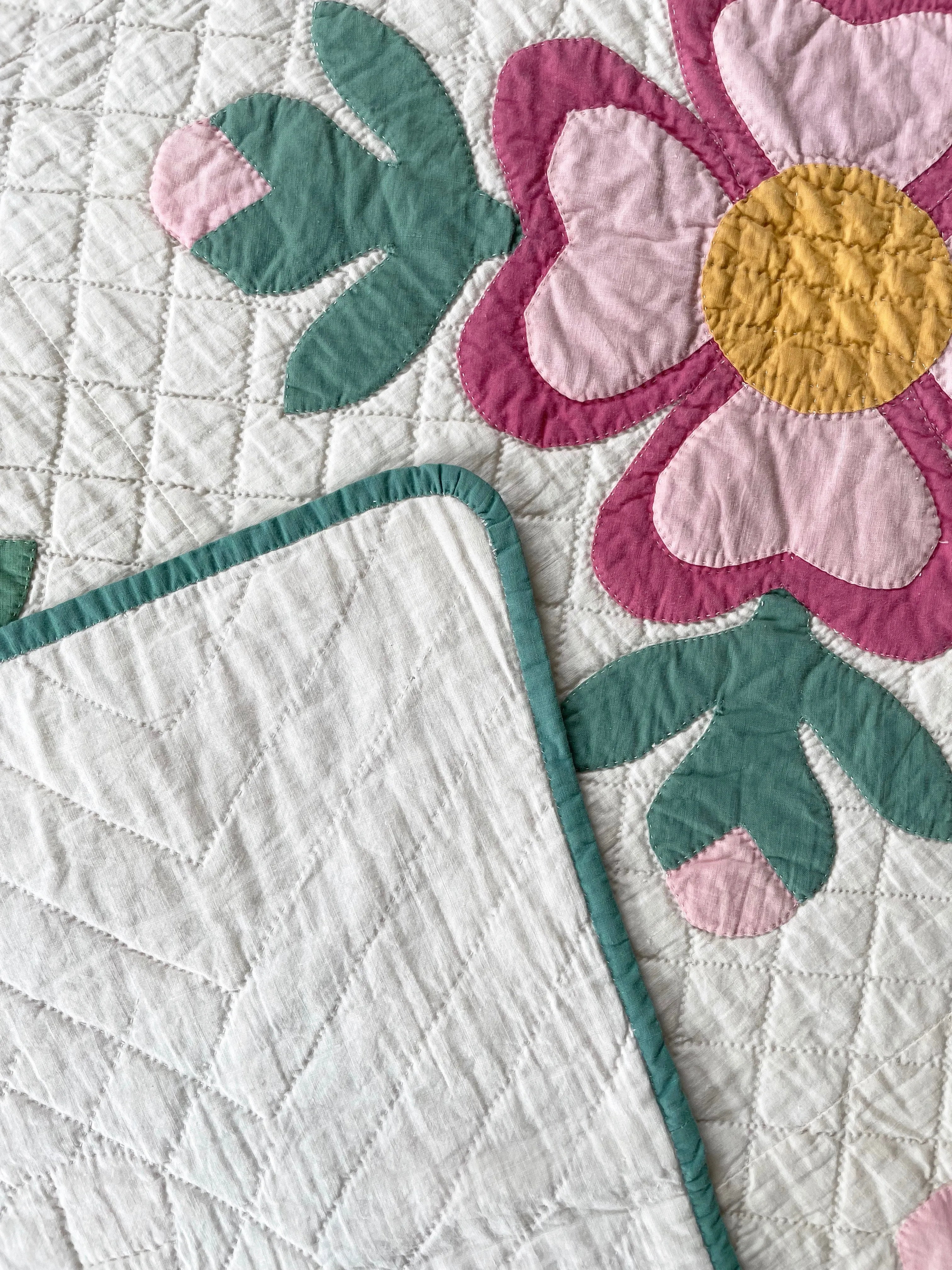 Vintage Rose of Sharon Quilt